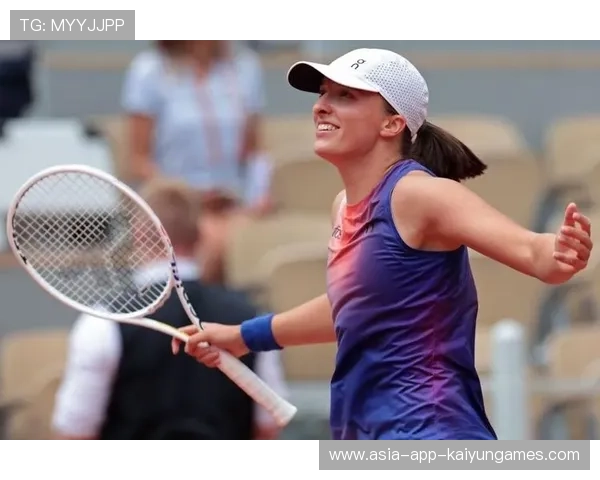 网球新人逆风两盘爆冷晋级，媒体狂赞黑马本色