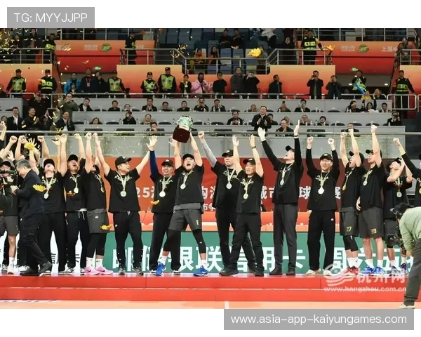 冠军球队球员参与城市公共事务:用行动彰显社会责任之光 冠军球队球员参与城市公共事务:用行动彰显社会责任之光